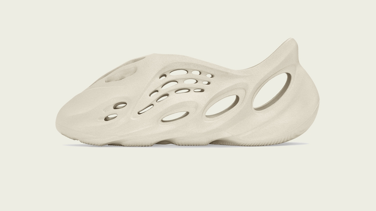 YZY FOAM RNR ‘SAND’ | Draws Now Closed! YZY FOAM RNR ‘SAND’ | Draws Now Closed!